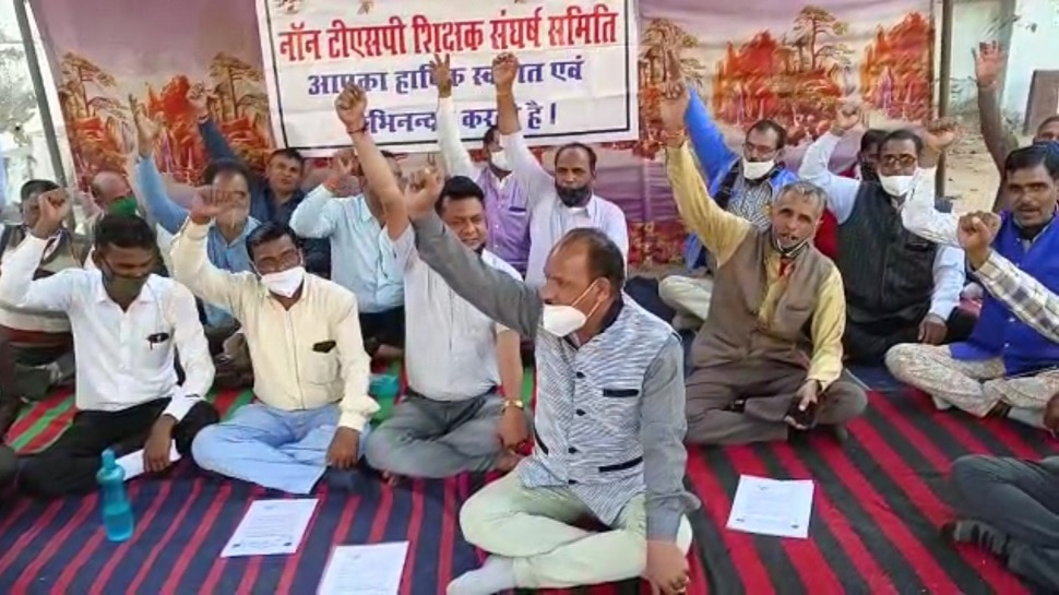 Residents of non TSP area waiting for teachers to go to their home