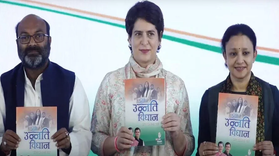 UP Election 2022: कांग्रेस ने जारी किया मेनिफेस्टो; गोबर खरीद और किसानों की कर्जमाफी को लेकर किए ये वादे UP Election 2022: कांग्रेस ने जारी किया मेनिफेस्टो; गोबर खरीद और किसानों की कर्जमाफी को लेकर किए ये वादे