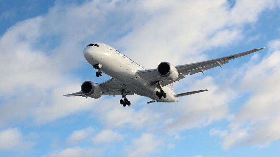 Rape in Flight: फ्लाइट के बिजनेस क्लास में रेप, लंदन जा रही थी महिला पैसेंजर