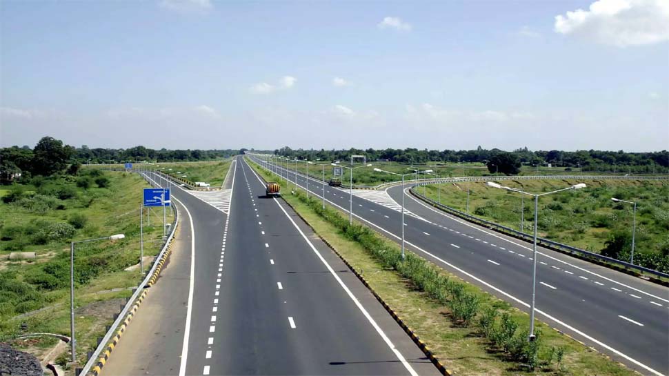 हाईवे पर सरकार चाहती है 140 KM/h की रफ़्तार; SC पहुंचा मामला हाईवे पर सरकार चाहती है 140 KM/h की रफ़्तार; SC पहुंचा मामला