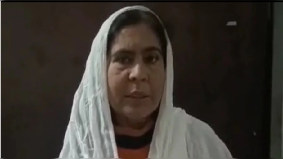 Hijab Controversy: 'हिजाब पर हाथ डाला तो काट देंगे हाथ'- SP नेता का विवादित बयान