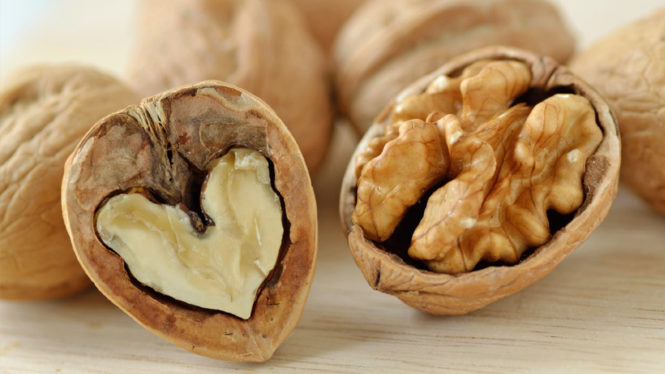 Healthy Tips: अखरोट खाने से शादी शुदा मर्दों को होते हैं ये फायदे, आप भी कर सकते हैं ट्राई Healthy Tips: अखरोट खाने से शादी शुदा मर्दों को होते हैं ये फायदे, आप भी कर सकते हैं ट्राई