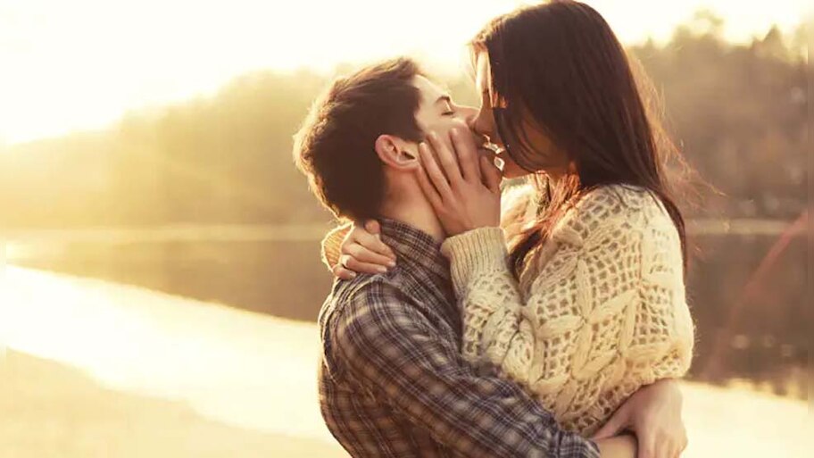 KISS Day: किस करने के इन फायदों के बारे में जानते हैं आप? इन अंगों पर करने से मिलता है खास मैसेज