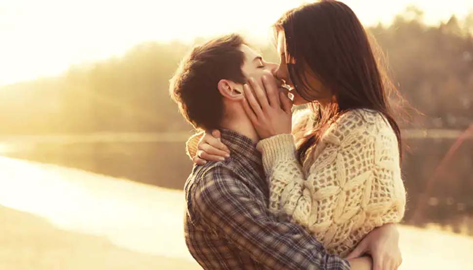 KISS Day: किस करने के इन फायदों के बारे में जानते हैं आप? इन अंगों पर करने से मिलता है खास मैसेज KISS Day: किस करने के इन फायदों के बारे में जानते हैं आप? इन अंगों पर करने से मिलता है खास मैसेज