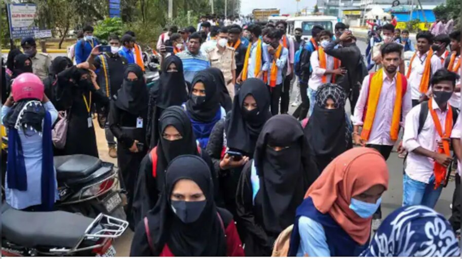 Hijab Controversy के बीच सरकार ने उडुपी में लगाई ये धारा; जानिए वहां के ताजा हालात