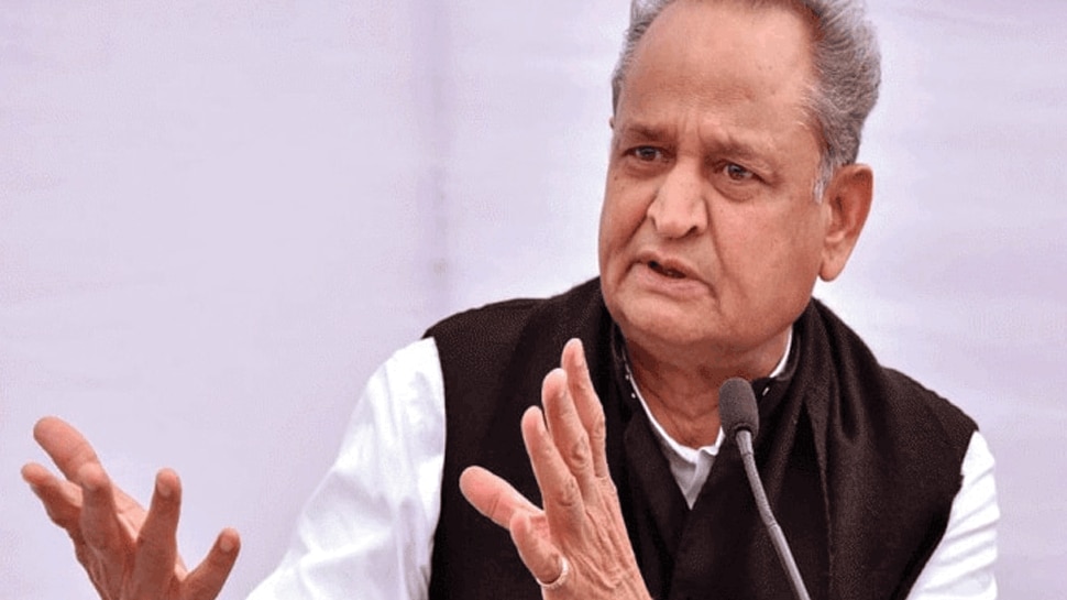 एक पद एक व्यक्ति के सिद्धांत पर पहले 3 मंत्रियों के इस्तीफ़े, अब 9 नेता ऐसे जो निभा रहे दोहरी भूमिका