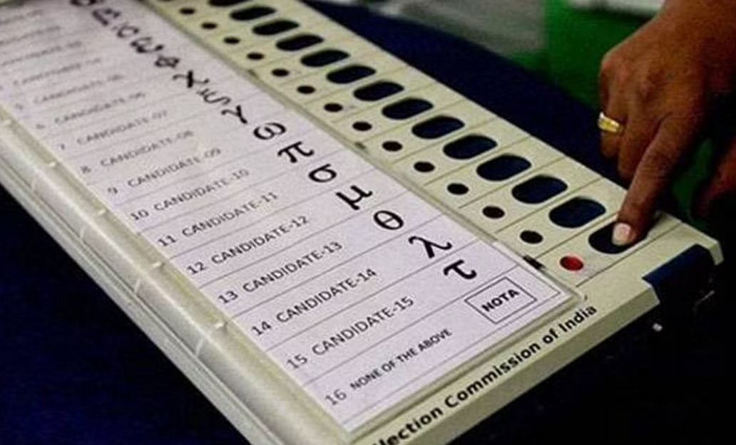 Uttarakhand Election: हरीश रावत को वोट देते हुए फोटो किया वायरल, देहरादून में भी भंग हुई मतदान की गोपनीयता