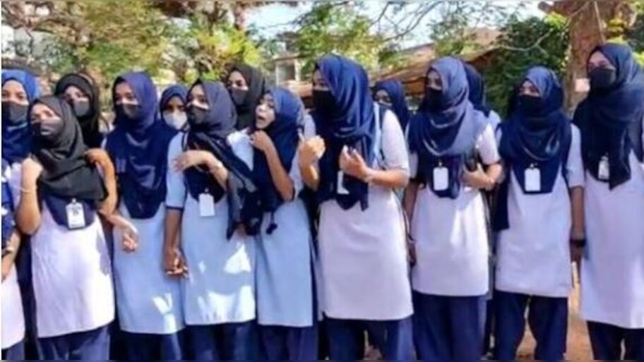 Hijab Row: 9 साल पहले ही केंद्रीय विद्यालयों ने मुस्लिम लड़कियों को दी थी इस तरह के हिजाब पहनने की इजाजत; जानिए डिटेल्स