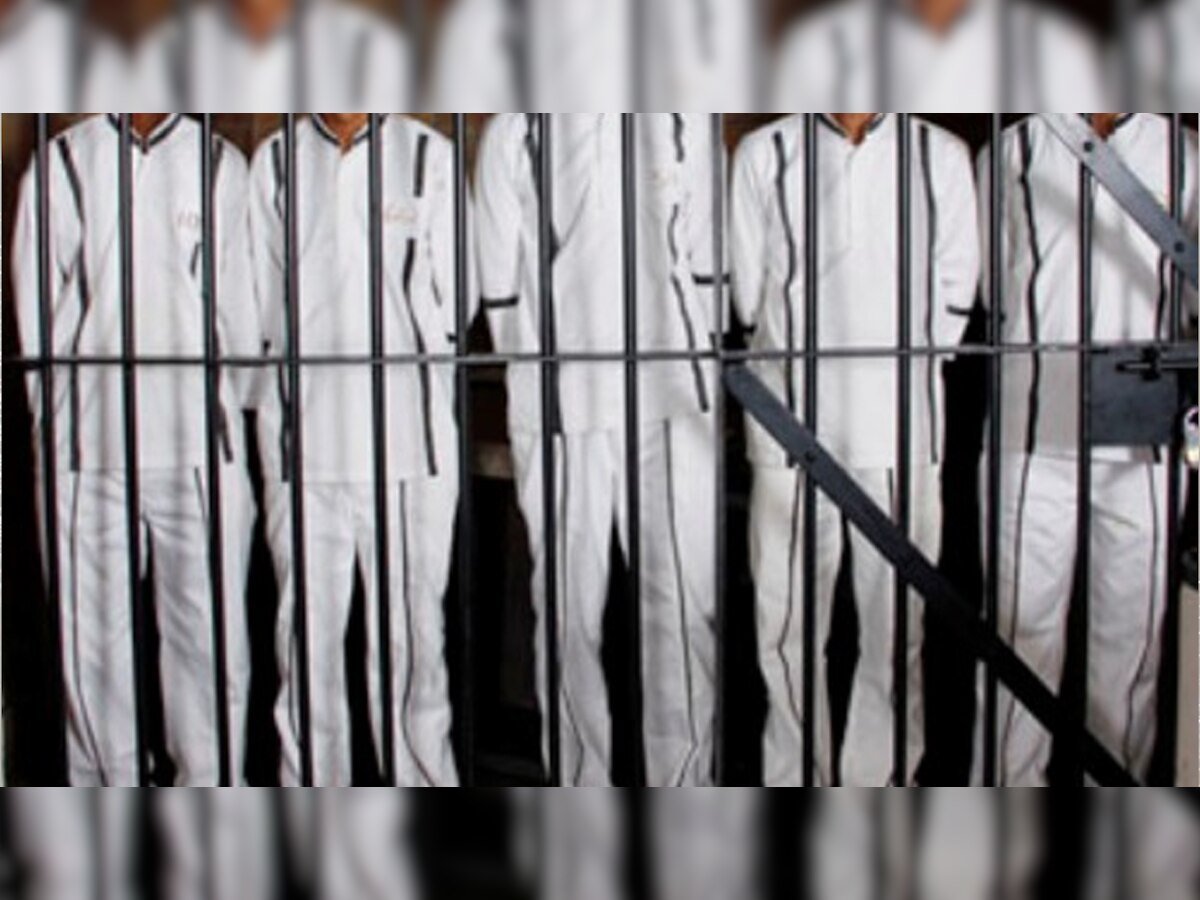 Knowledge News: जेल में कैदी क्यों पहनते हैं ब्लैक एंड व्हाइट धारी वाली यूनिफॉर्म? जानें वजह