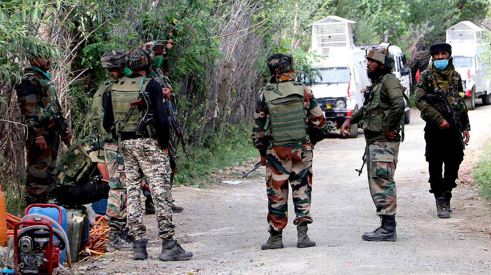 Jammu Kashmir: श्रीनगर में आतंकियों ने किया ग्रेनेड हमला; एक जवान घायल Jammu Kashmir: श्रीनगर में आतंकियों ने किया ग्रेनेड हमला; एक जवान घायल
