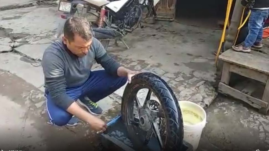 पंक्चर लगकर गुजर-बसर कर रहा है बिहार का यह अंतरराष्ट्रीय स्तर का खिलाड़ी