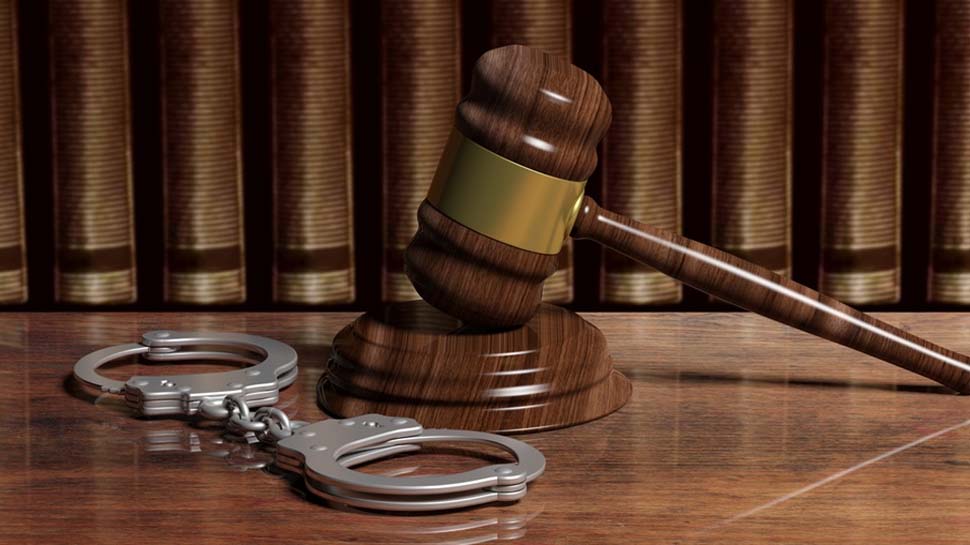 आतंकी संगठन को गोपनीय दस्तावेज लीक करने के आरोप में IPS अधिकारी गिरफ्तार आतंकी संगठन को गोपनीय दस्तावेज लीक करने के आरोप में IPS अधिकारी गिरफ्तार