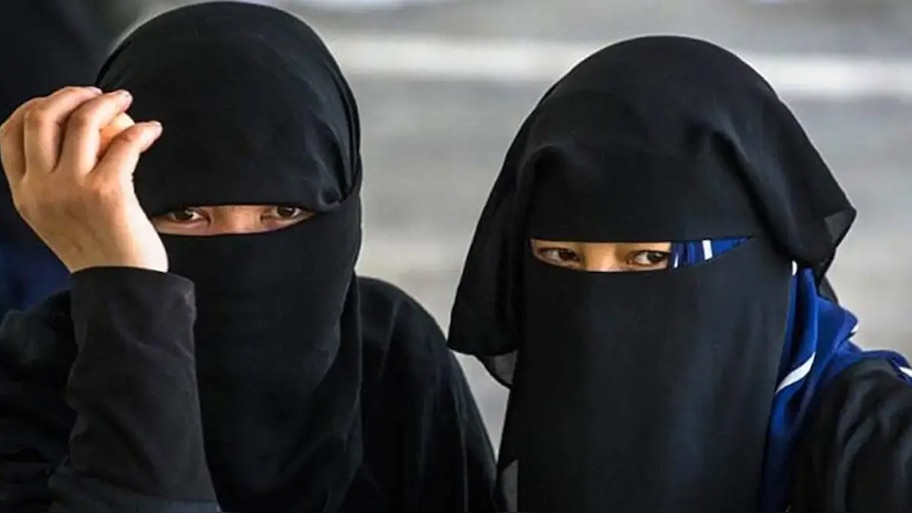 Hijab Controversy: कर्नाटक के कॉलेज ने दी हिजाब पहनने की इजाजत, इसलिए लेना पड़ा फैसला