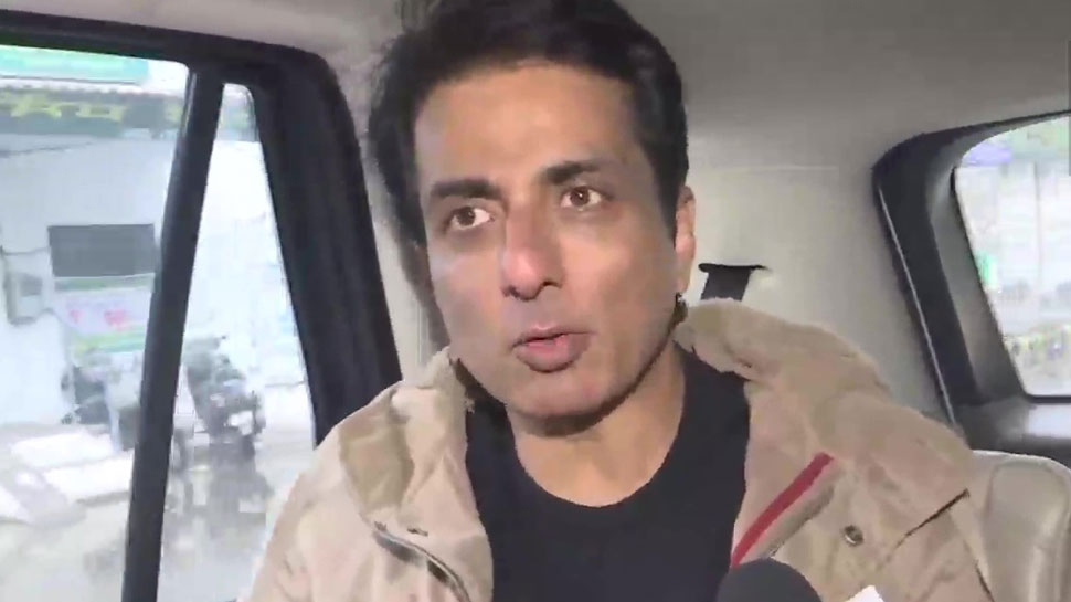 पंजाब में वोटिंग के दौरान EC ने जब्त की अभिनेता Sonu Sood की गाड़ी, जानिए पूरा मामला पंजाब में वोटिंग के दौरान EC ने जब्त की अभिनेता Sonu Sood की गाड़ी, जानिए पूरा मामला