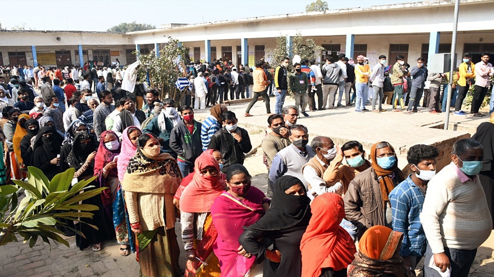 यूपी चुनाव के तीसरे चरण में पड़े 60 फीसदी वोट, पंजाब में करीब 65 प्रतिशत मतदान