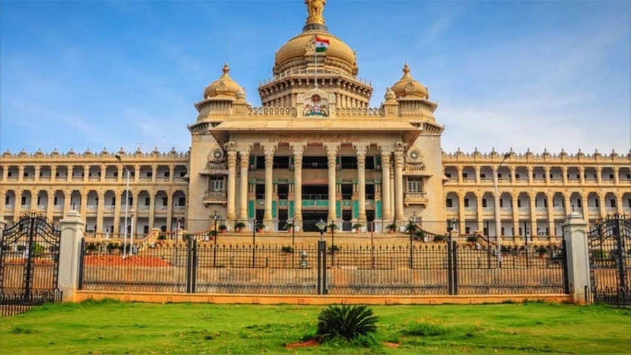  कर्नाटक में बढेगा CM,मंत्रियों और MLAs का वेतन और भत्ता; जानिए अब मिलेगा कितना ? 