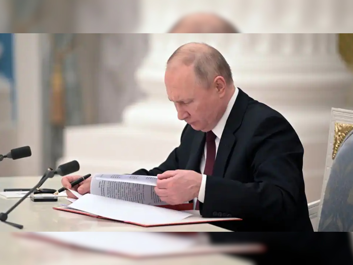  Ukraine Crisis: रूस ने यूक्रेन के खिलाफ दिया फौजी कार्रवाई का आदेश, पुनित ने कहा- हथियार डाले यूक्रेन की सेना