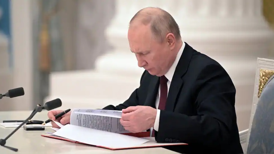  Ukraine Crisis: रूस ने यूक्रेन के खिलाफ दिया फौजी कार्रवाई का आदेश, पुनित ने कहा- हथियार डाले यूक्रेन की सेना