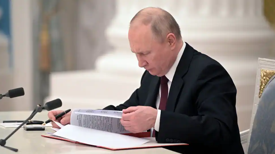 Ukraine Crisis: रूस ने यूक्रेन के खिलाफ दिया फौजी कार्रवाई का आदेश, पुनित ने कहा- हथियार डाले यूक्रेन की सेना Ukraine Crisis: रूस ने यूक्रेन के खिलाफ दिया फौजी कार्रवाई का आदेश, पुनित ने कहा- हथियार डाले यूक्रेन की सेना
