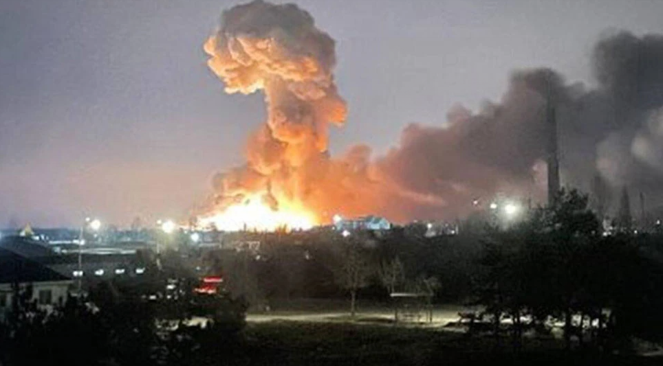 Russia Ukraine War: रूसी हमलों में यूक्रेन के 11 शहरों में मची तबाही, बमबारी के बाद के वीडियोज़ आ रहे सामने Russia Ukraine War: रूसी हमलों में यूक्रेन के 11 शहरों में मची तबाही, बमबारी के बाद के वीडियोज़ आ रहे सामने