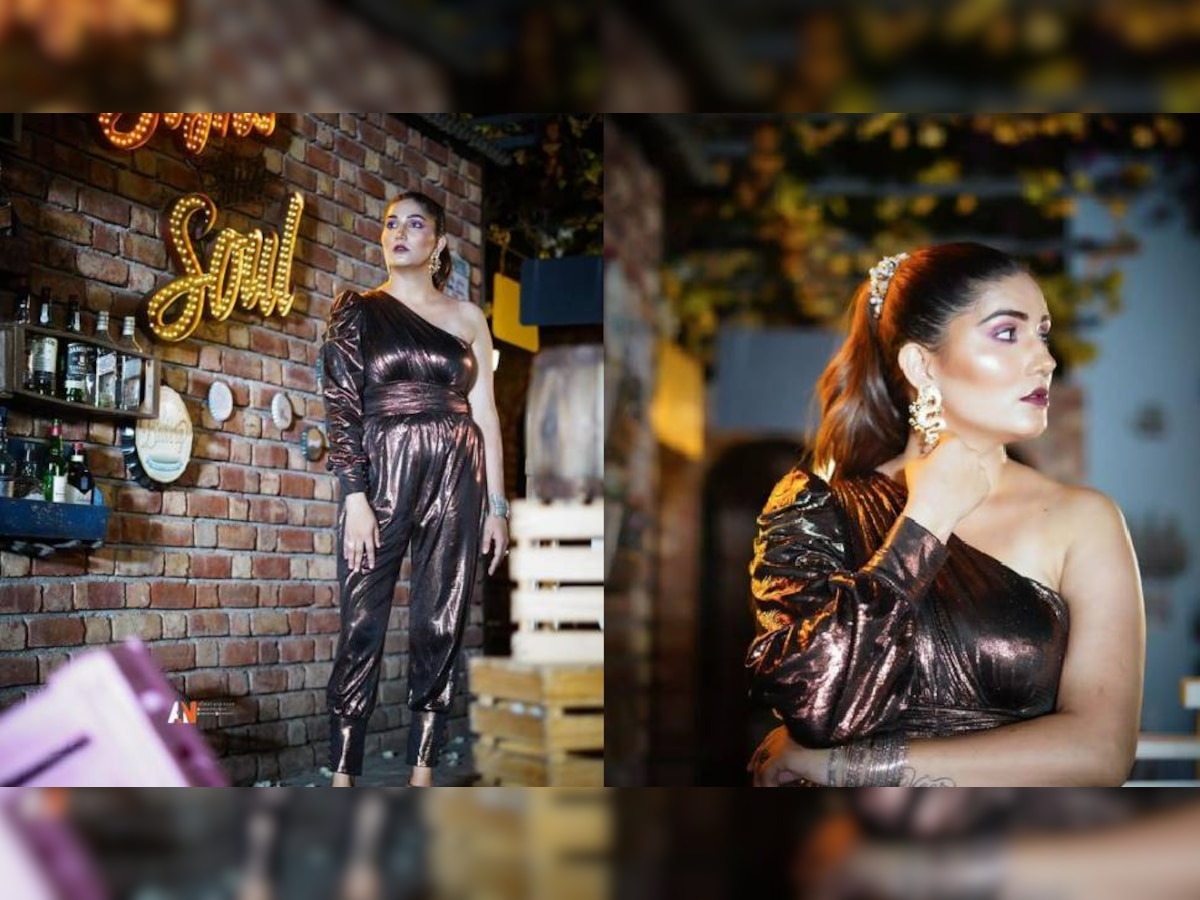 Sapna Choudhary Hot Look : सपना चौधरी ने ऑफ शोल्डर ड्रेस पहनकर ढाया कहर, तस्वीरों पर फायर इमोजी की बरसात 