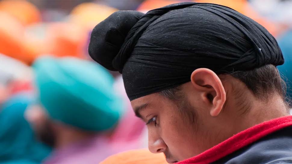 कर्नाटक के स्कूल ने पगड़ी पहनने वाले सिख लड़के का दाखिला करने से किया इंकार कर्नाटक के स्कूल ने पगड़ी पहनने वाले सिख लड़के का दाखिला करने से किया इंकार