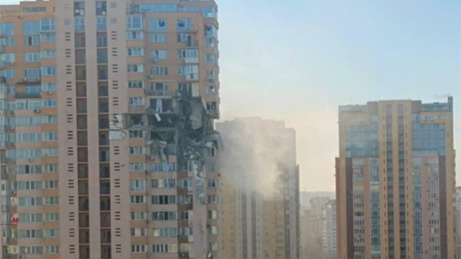 Russia Ukraine War Live: US से मिले 'धोका' के बाद यूक्रेन की मदद को आगे आया यह बड़ा देश, भेजा जंगी साजो सामान