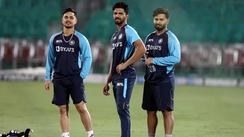 भारतीय टीम को बड़ा झटका, टीम से बाहर हुआ ये सलामी तूफानी बल्लेबाज, मंयक को मिली जगह भारतीय टीम को बड़ा झटका, टीम से बाहर हुआ ये सलामी तूफानी बल्लेबाज, मंयक को मिली जगह