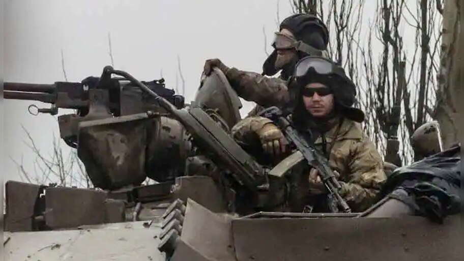 Russia-Ukraine War: गोला-बारूद के अलावा इस चीज से जंग लड़ रहे हैं देश, हथियारों से भी है खतरनाक