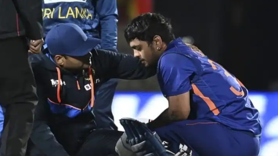 भारतीय टीम को लगा बड़ा झटका; ईशान किशन अस्पताल में भर्ती; हेल्मेट पर लगी थी गेंद