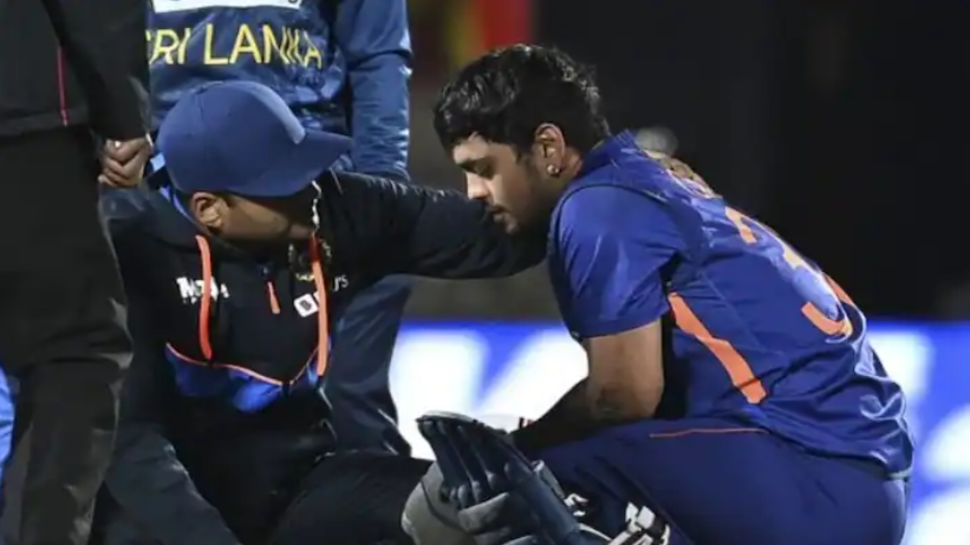 भारतीय टीम को लगा बड़ा झटका; ईशान किशन अस्पताल में भर्ती; हेल्मेट पर लगी थी गेंद भारतीय टीम को लगा बड़ा झटका; ईशान किशन अस्पताल में भर्ती; हेल्मेट पर लगी थी गेंद