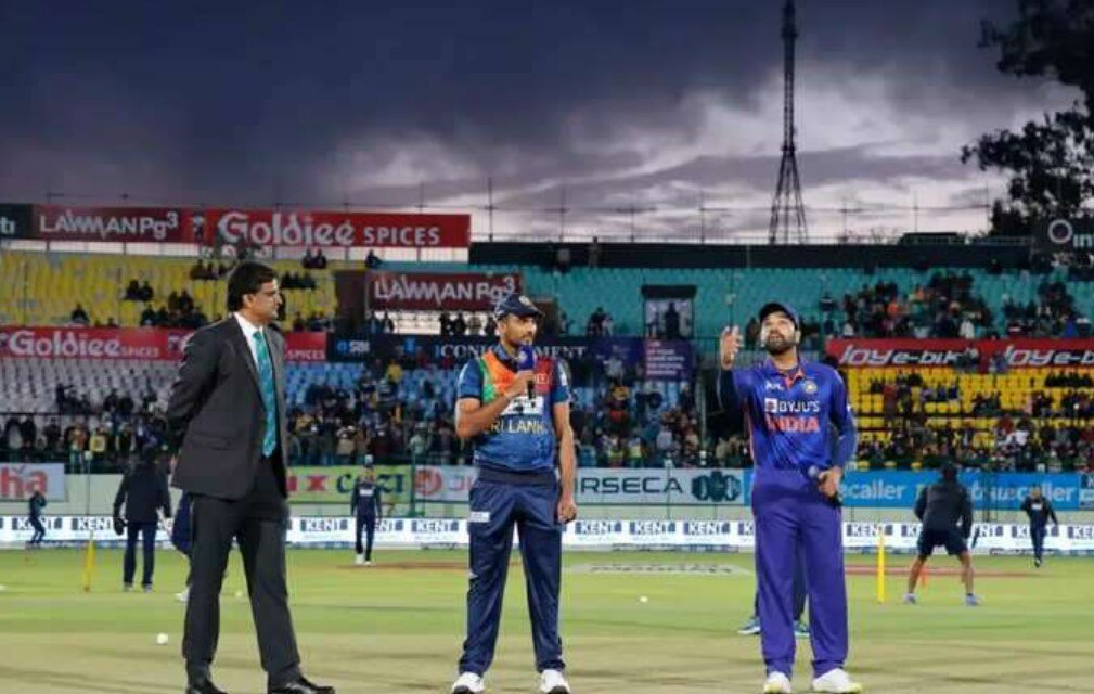 Ind vs SL: तीसरे टी-20 में श्रीलंका ने टॉस जीता, भारत पहले कर रहा गेंदबाजी