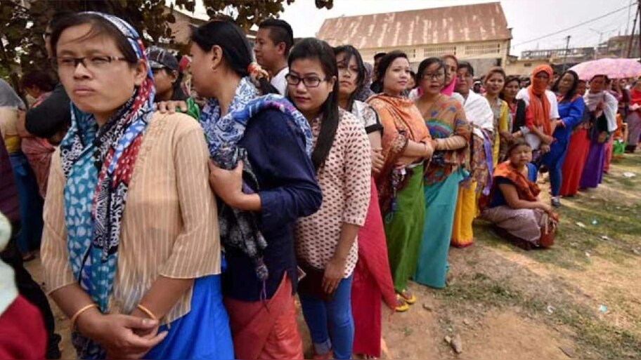 मणिपुर विधानसभा चुनाव में पहले दो घंटे में 10% वोटिंग, CM और राज्यपाल ने डाला वोट