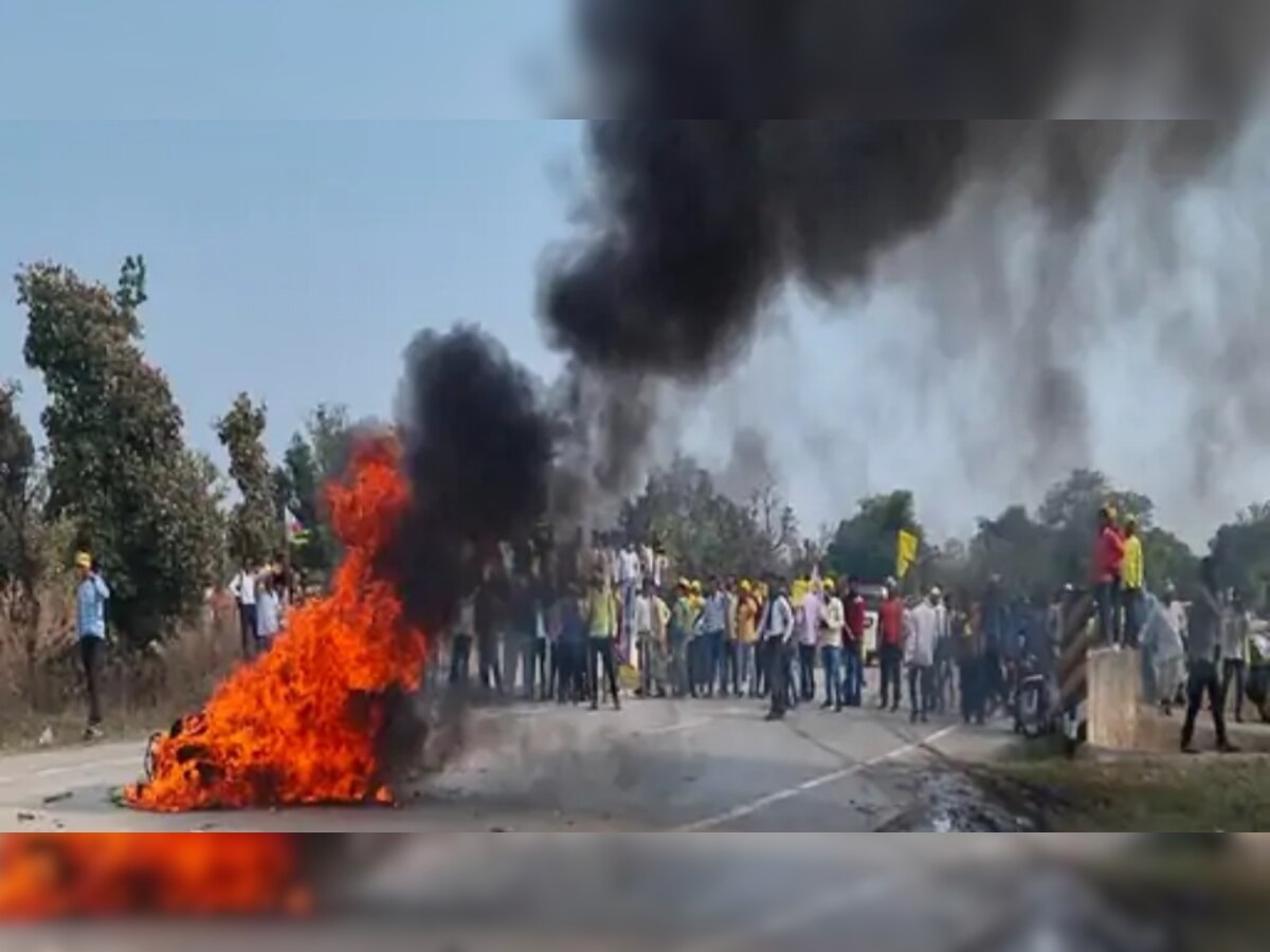 छत्तीसगढ़ में GGP सुप्रीमों की मूर्ती खंडित, गुस्साए कार्यकर्ताओं ने तोड़फोड़ कर गाड़ियों में लगा दी आग