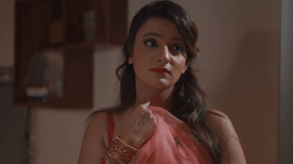 Ayesha Kapoor Siyapa web series is more bold as compare with Seal 2 and Jhol  full of intimate and hot scenes | OTT की सबसे ज्यादा बोल्ड वेब सीरीज है ये,  किसी