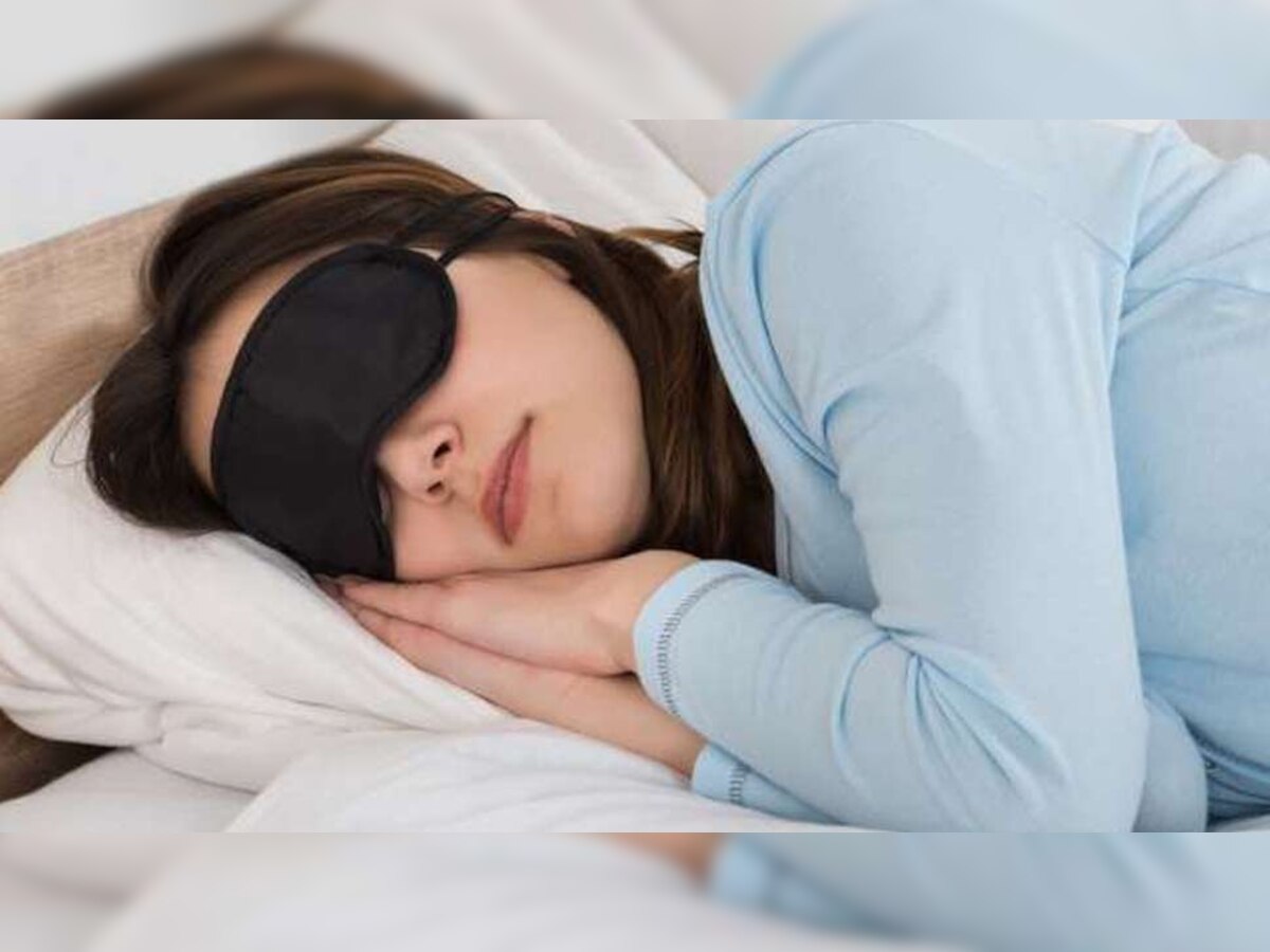 दिन में सोना सेहत के लिए फायदेमंद या नुकसानदेह? जानें नींद जुड़ी खास बातें