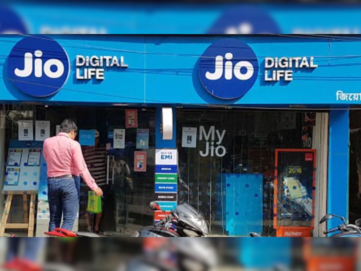 Jio की शातिर चाल आई काम! कम कीमत में 56 दिन तक पाएं इतना कुछ; बेनेफिट्स जान एयरटेल यूजर्स को होगी जलन