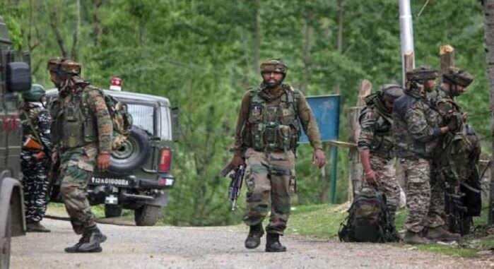 Kashmir encounter : रात भर हुई मुठभेड़, चार आतंकी मार गिराए, एक जिंदा गिरफ्तार