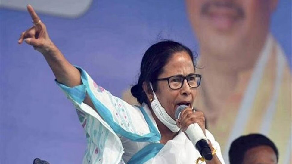 कांग्रेस सांसद का बड़ा आरोप, 'ममता बनर्जी ने की बीजेपी की जीतने में मदद'