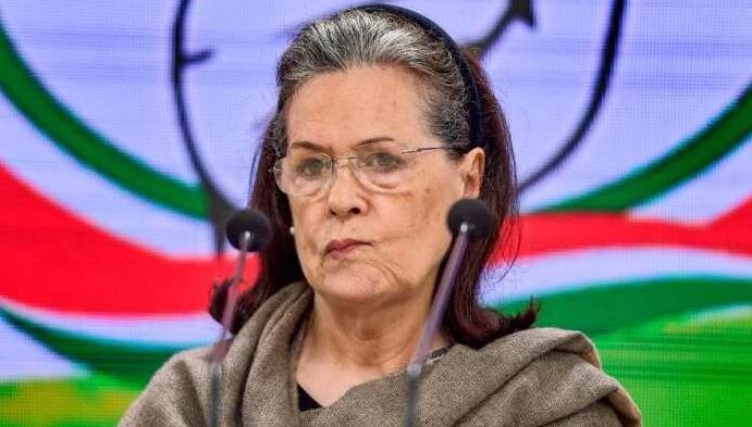 CWC बैठक में इस्तीफा देंगी सोनिया, प्रियंका और राहुल गांधी? कांग्रेस ने दिया जवाब