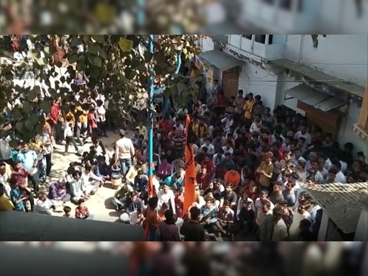 हिंदू संगठनों ने कस्बे से तहसील तक निकाली रैली.