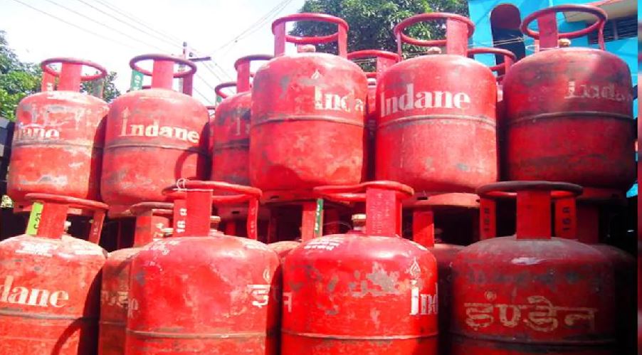 LPG Cylinder Price: होली पर सस्ता सिलेंडर खरीदने का मौका, 634 रुपये में मिल रहा गैस सिलेंडर