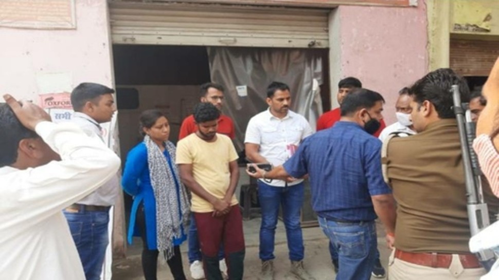 Delhi Police Daroga And Sipahi Arrested For Demanding Bribe From Lawyer 