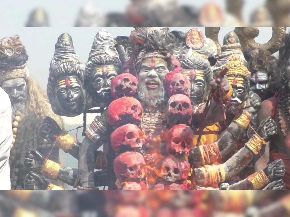 Varanasi Holi 2022: भूत-पिशाच के साथ मिलकर महादेव खेलते हैं होली, गुलाल की जगह उड़ती है चिताओं की राख!