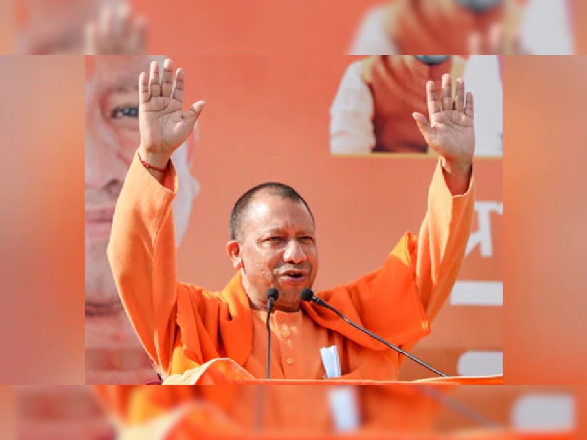 CM Yogi Inspection: सीएम ने किया टीकाकरण बूथ का निरीक्षण, यूपी को लेकर कही यह बात