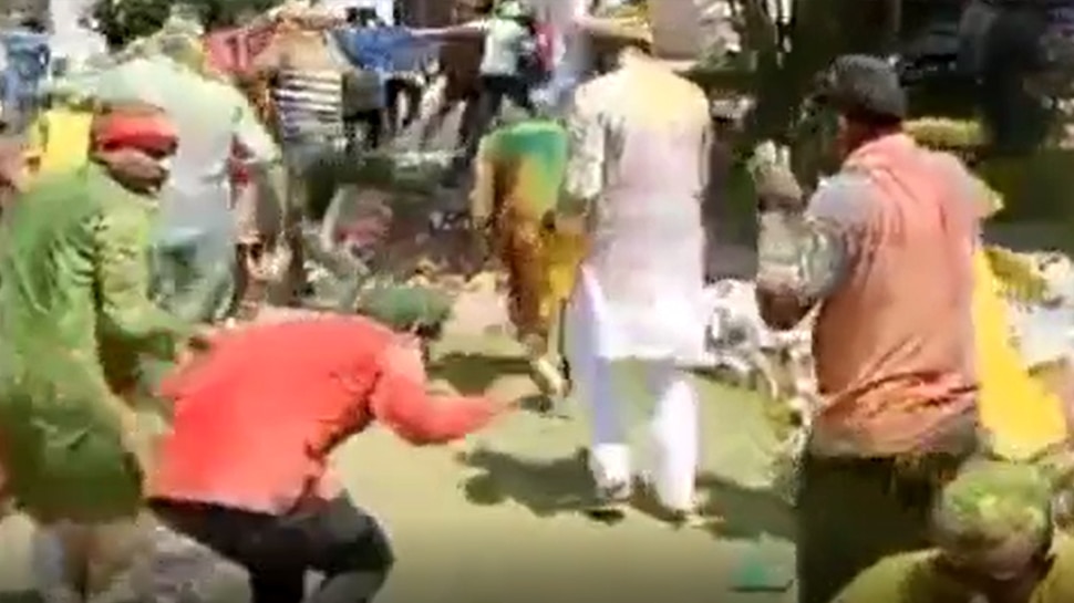 Holi IG house suddenly disturb bee attack save life ranchi | Video: आईजी के  घर में होली का चल रहा था जश्न, डीजे से डिस्टर्ब हो गईं मधुमक्खी, फिर...|  Hindi News, देश