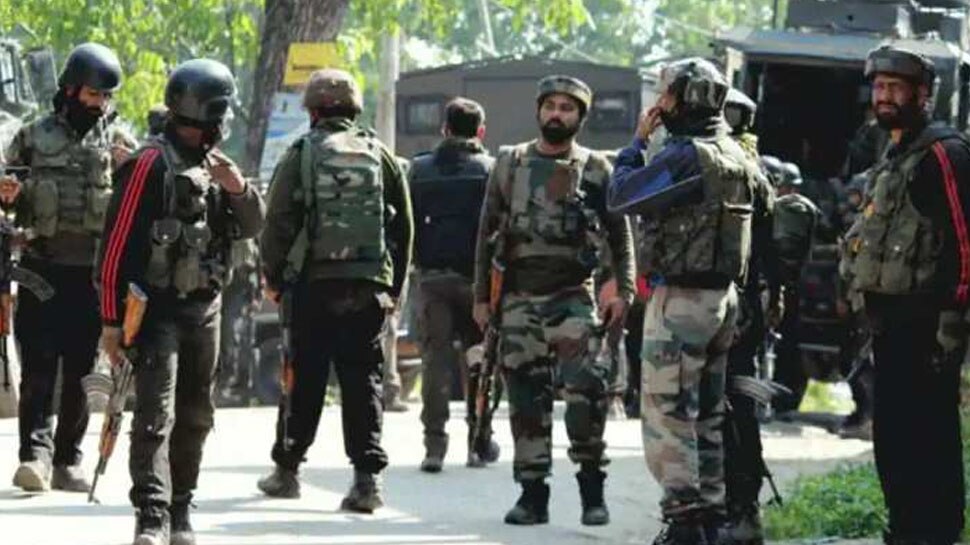 आतंकियों ने कश्मीर में तीन जगहों पर किए हमले, CRPF के 2 जवान समेत 3 घायल