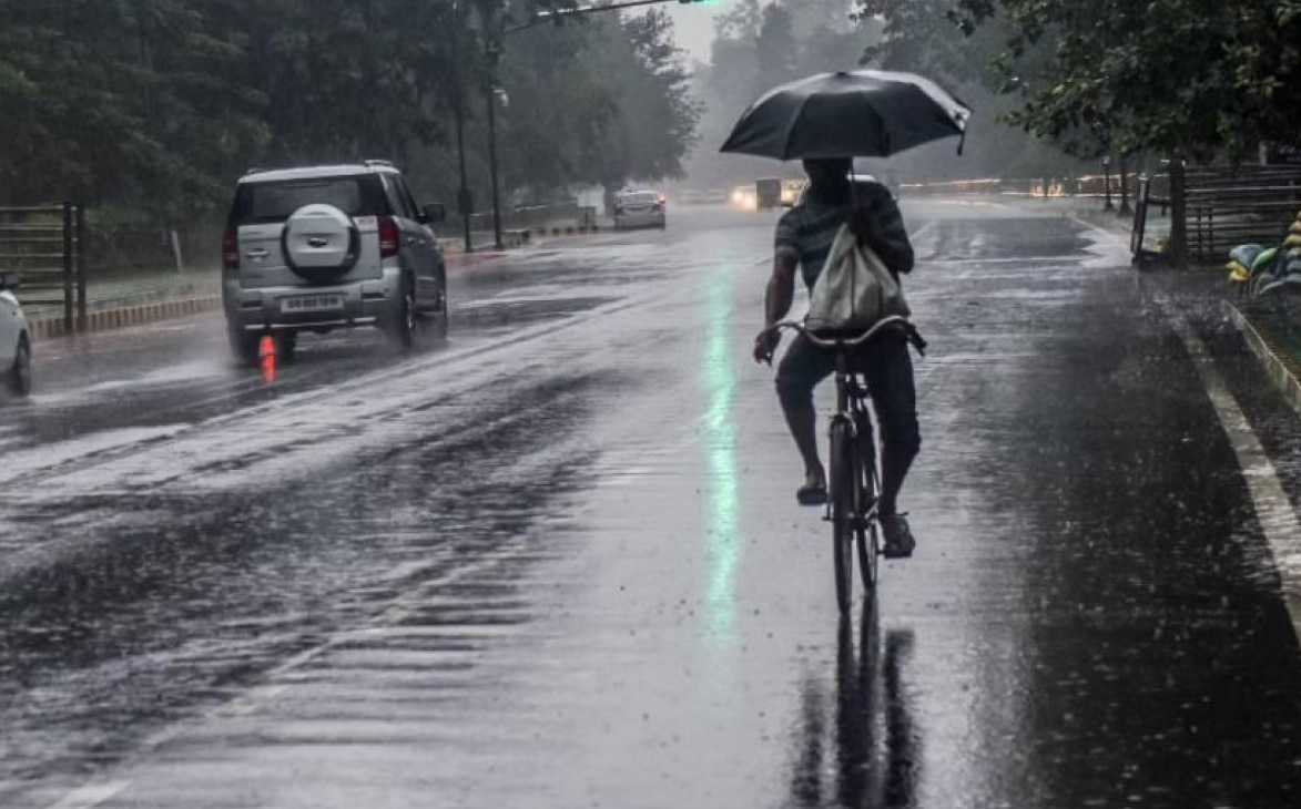 Weather Update: इन इलाकों में होगी बारिश, मौसम विभाग ने दी ये चेतावनी