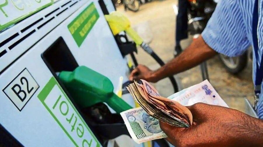 Petrol Diesel Price: पेट्रोल-डीजल के बढ़े दाम, अब इतने रुपये लीटर में मिलेगा 1 लीटर पेट्रोल