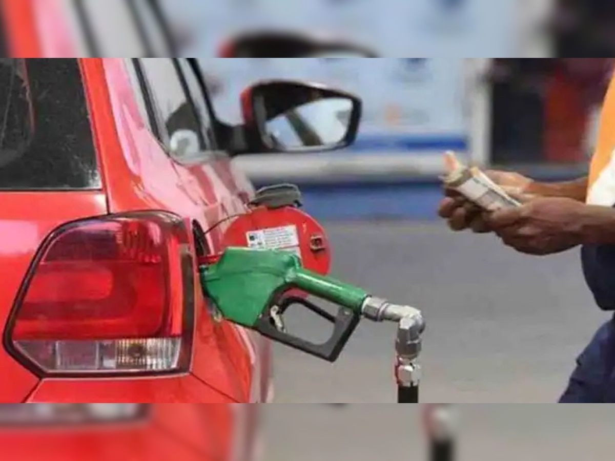 Petrol, Diesel Latest Price: लगातार दूसरे दिन बढ़े पेट्रोल-डीजल के दाम, जानें इस बार कितनी बढ़ी कीमत